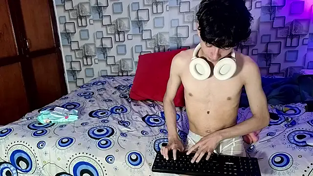 Twink_Sebas7 XXX чат на живо