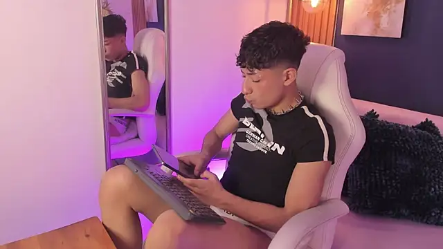 Živý XXX chat Adann_Scott