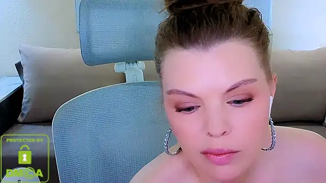 Glossier XXX чат на живо