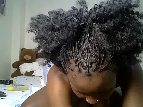 Chat +18 de Shi_Assy ao vivo