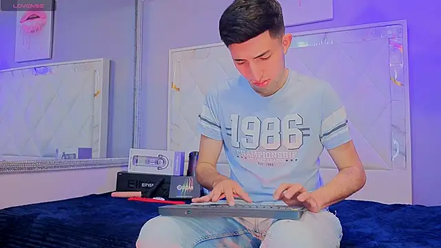 Un_Sluttyy 即時 XXX 聊天