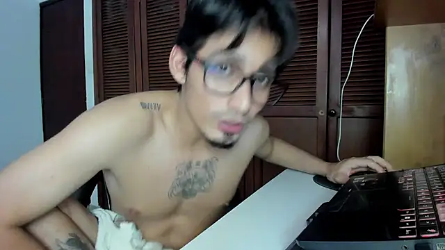 SrIncognito666 লাইভ XXX চ্যাট