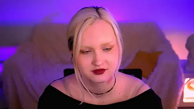 ViolettWoods' Live XXX Chat