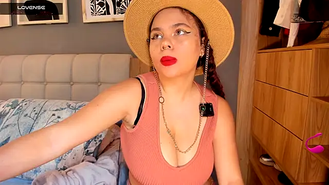 Bloom_Noor Chat XXX live