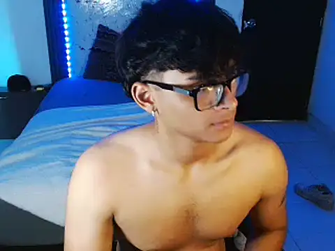 Mr_yisuzz's Live XXX Chat