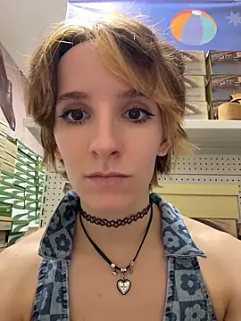 Chat +18 de Liya__Love ao vivo