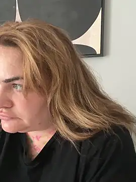 XXX chat uživo modela HeyBABYGIRL