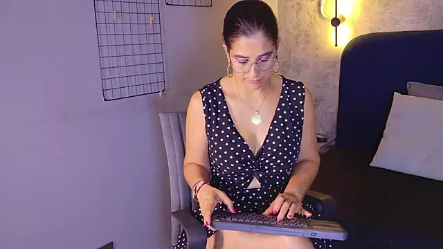 Sunny_River Live XXX-chat