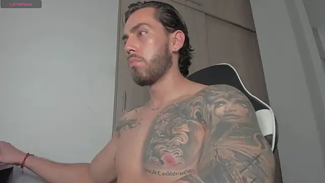 Axel__Blaze Adlı Modelin Canlı XXX Sohbeti