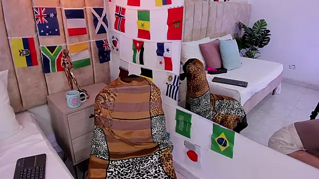 XXX chat uživo modela DinahCarter