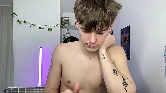 YourMilkyGuy's Live XXX Chat