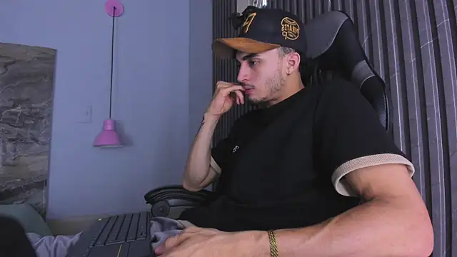James-06 – Naživo XXX chat