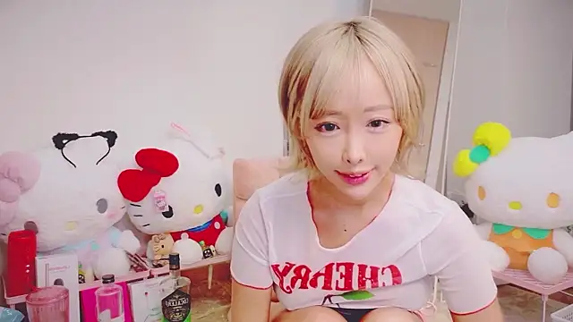 baby__cherry__ élő XXX-chatje