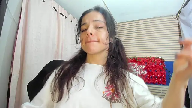 Chat +18 de rosse_2504 ao vivo