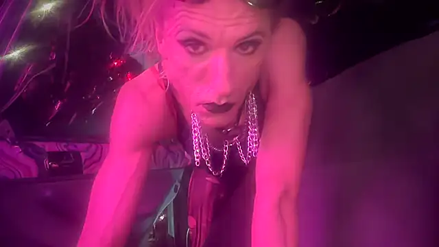 הופעת וובקאם של TgirlBrat