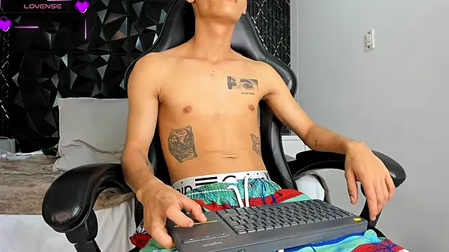 adammercury Live XXX Chat