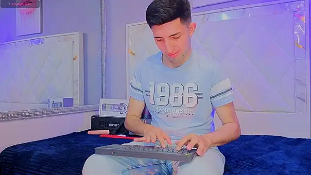 Chat +18 de Un_Sluttyy ao vivo