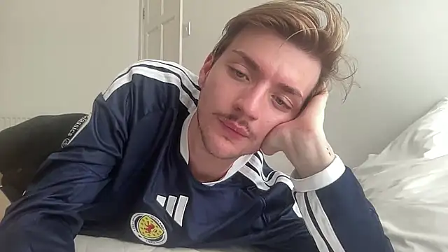 RomanStormX élő XXX-chatje