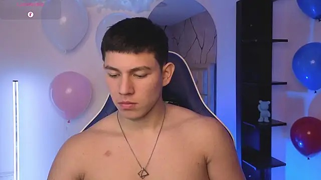 JamesCr_ Adlı Modelin Canlı XXX Sohbeti