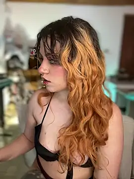 NikkiNix XXX чат на живо