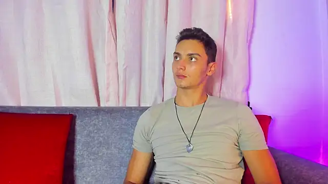 Chat XXX en directo de andrewevans46