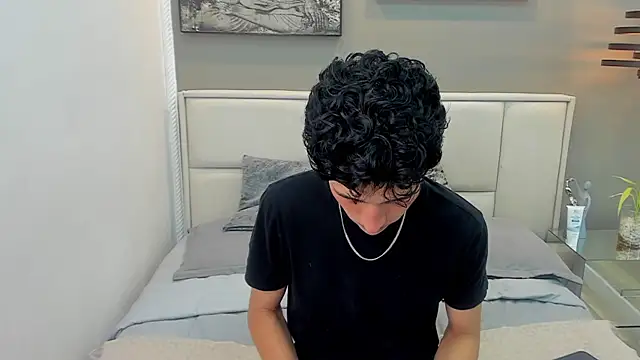 thom_ames Chat XXX in diretta