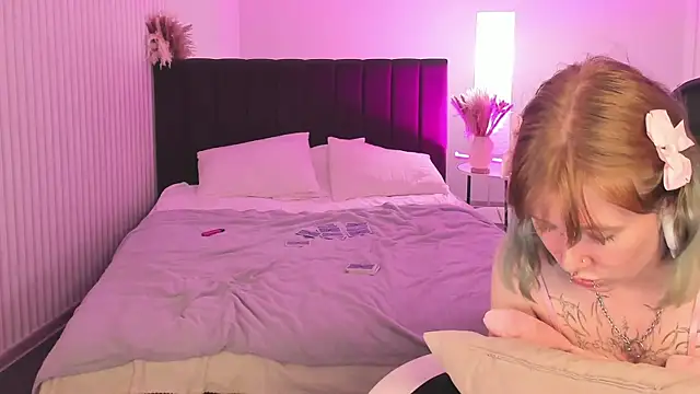 Czat XXX na żywo – Lilac-Muse