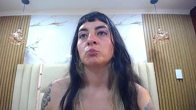 Naughty_Kittenm Adlı Modelin Canlı XXX Sohbeti