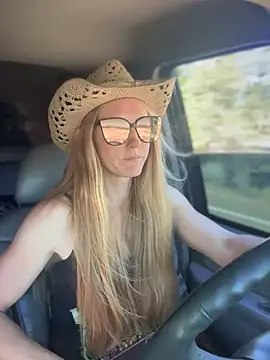 GoldenFlameGoddess' Live XXX Chat