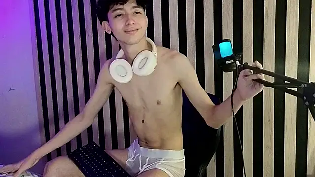 Twink_Sebas7のライブXXXチャット