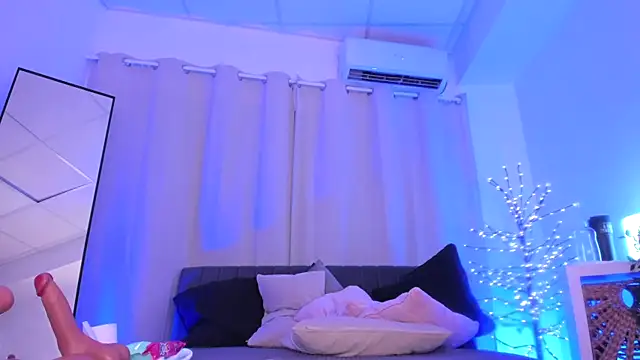 Divine_Madeleine Chat XXX live