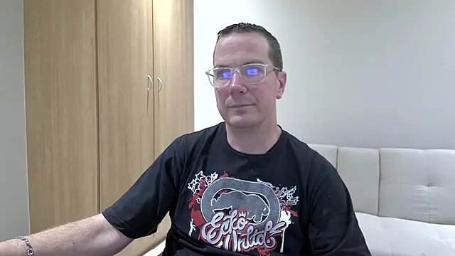 Czat XXX na żywo – BrettJ81