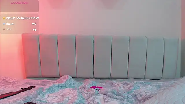 Charlothe_7 élő XXX-chatje