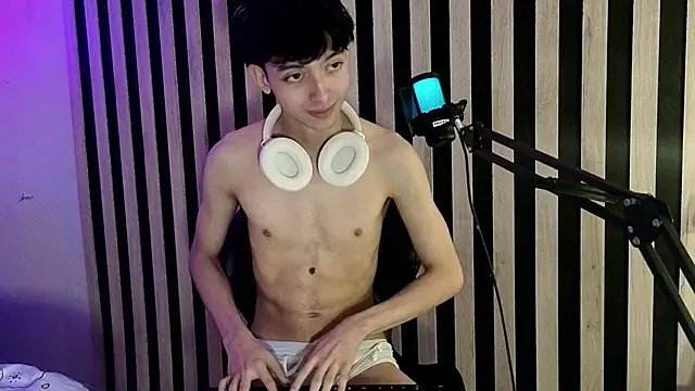 Twink_Sebas7のライブXXXチャット