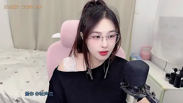 TTtia_'s Live XXX Chat