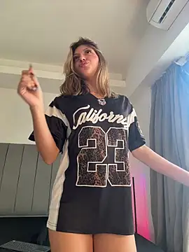leonienoire Adlı Modelin Canlı XXX Sohbeti