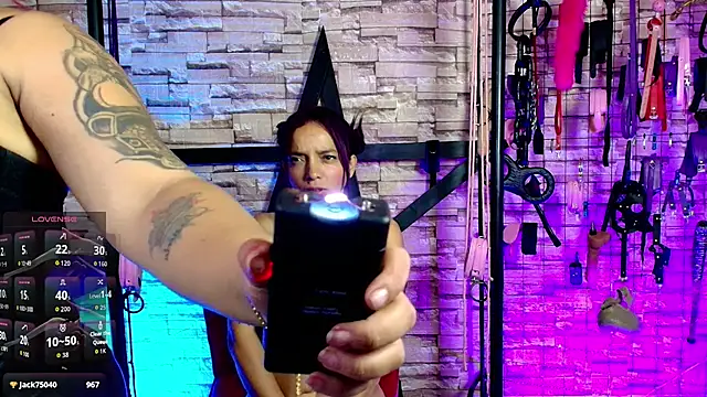 Živý XXX chat Caroline_bdsm