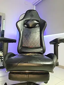 johnjaguar1_ Adlı Modelin Canlı XXX Sohbeti