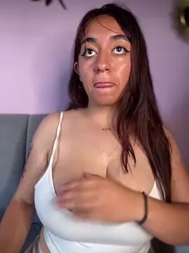 צ'אט XXX בשידור חי של Im_Luuu