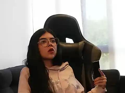 Chat XXX en directo de Mia_Storm18