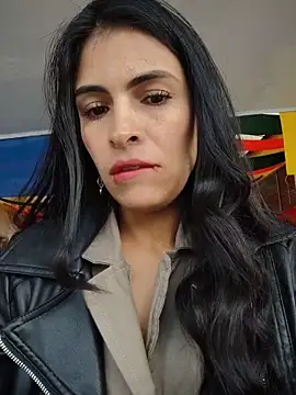 Astrid-- Live XXX Chat