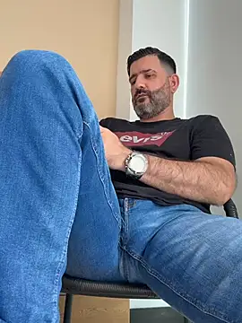 دردشة Hairy_Dad86 الجنسية المباشرة