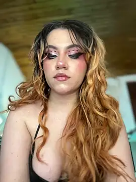 NikkiNix Adlı Modelin Canlı XXX Sohbeti