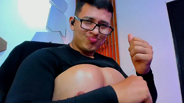 Chatroom XXX en direct de RomanCroft