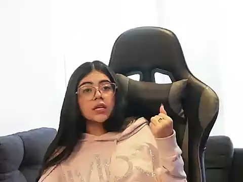 Chat +18 de Mia_Storm18 ao vivo