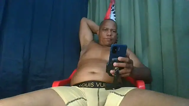 XXX chat uživo modela bigblackcock75