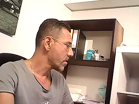 mastercharisma35 élő XXX-chatje