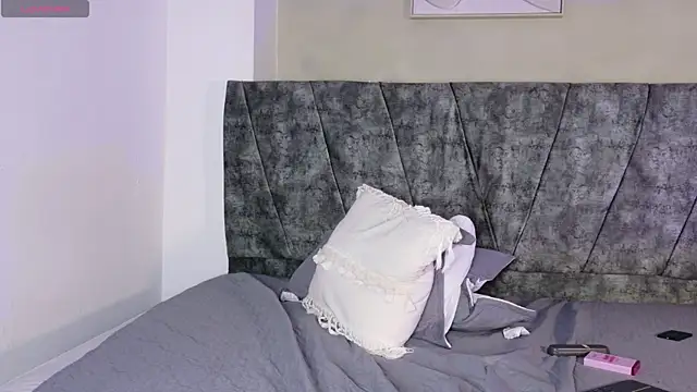 XXX chat uživo modela MadisonCollinss_