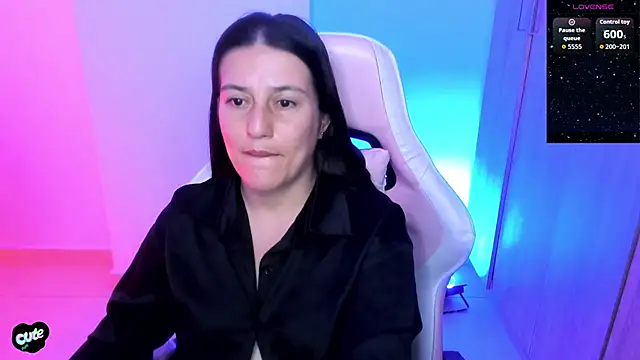 Chatroom XXX en direct de Saskyaa