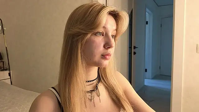 bonnyfloweer Adlı Modelin Canlı XXX Sohbeti